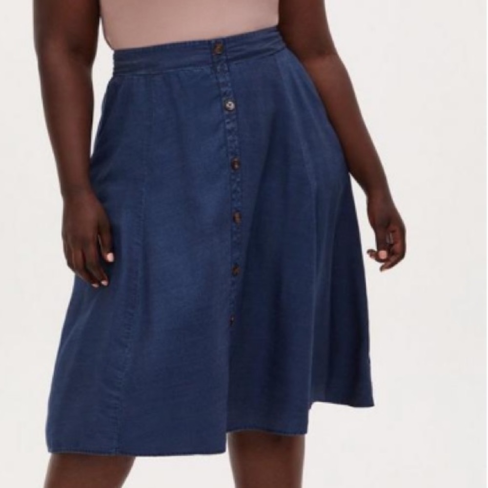 Torrid Midi Chambray Faux Button Front Skirt Lightweight Pockets Waist: 20”